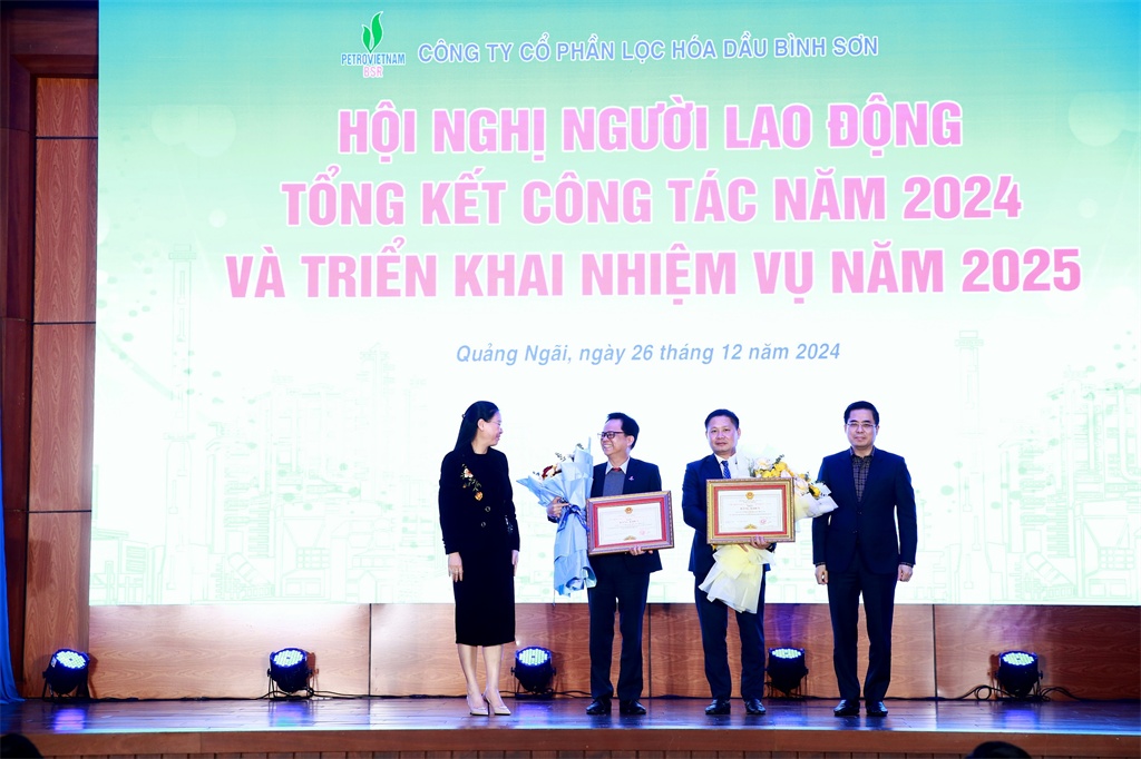 Ủy ban Nhân dân tỉnh Quảng Ngãi tặng bằng khen cho Công ty BSR về thành tích thực hiện tốt chính sách an sinh xã hội. Ủy ban Nhân dân tỉnh Quảng Ngãi tặng bằng khen cho Công ty BSR về thành tích thực hiện tốt chính sách an sinh xã hội.