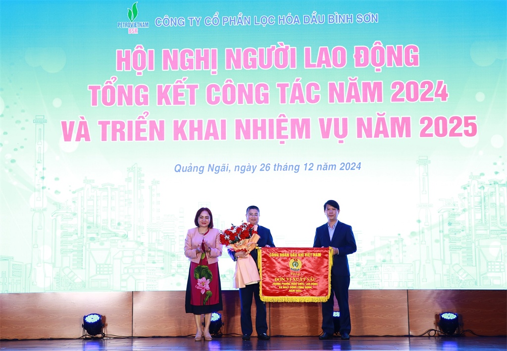 Công đoàn Dầu khí Việt Nam tặng cờ thi đua cho Công đoàn cơ sở BSR về thành tích xuất sắc trong phong trào CNVC-LĐ và hoạt động Công đoàn năm 2024. Công đoàn Dầu khí Việt Nam tặng cờ thi đua cho Công đoàn cơ sở BSR về thành tích xuất sắc trong phong trào CNVC-LĐ và hoạt động Công đoàn năm 2024.