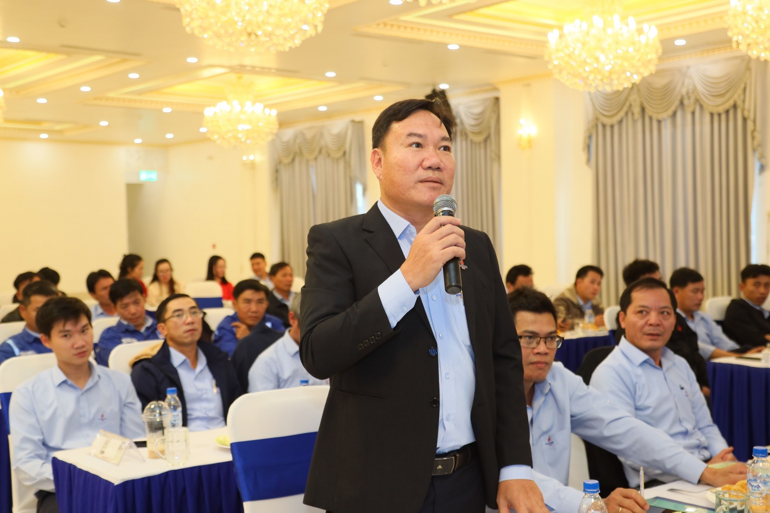 Đại diện NLĐ đóng góp ý kiến tại Hội nghị. Đại diện NLĐ đóng góp ý kiến tại Hội nghị.