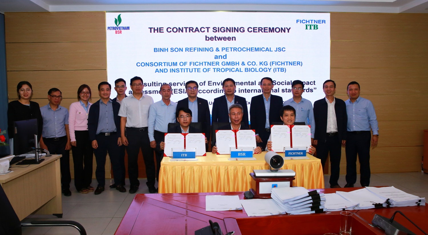 BSR và Liên danh nhà thầu ký hợp đồng tư vấn. BSR và Liên danh nhà thầu ký hợp đồng tư vấn.