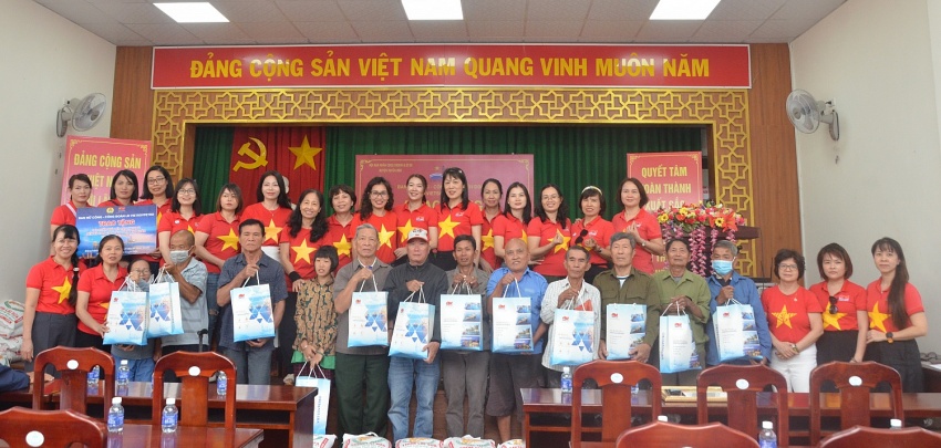 Chuỗi hoạt động ý nghĩa của Ban Nữ Công Vietsovpetro Chào đón Xuân Ất Tỵ 2025 Ban Nữ công Công đoàn Vietsovpetro tổ chức chuỗi hoạt động ý nghĩa chào đón xuân Ất Tỵ 2025