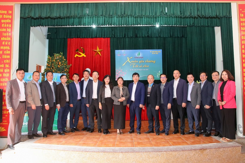 Đoàn công tác Petrovietnam cùng đại diện đơn vị BSR và PVFCCo, lãnh đạo xã tham dự chương trình BSR và PVFCCo đem “Xuân yêu thương, Tết sẻ chia” về với xã An Thọ (Hải Phòng)