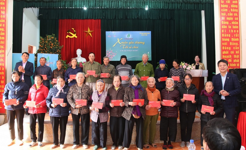 BSR và PVFCCo đem “Xuân yêu thương, Tết sẻ chia” về với xã An Thọ (Hải Phòng) BSR và PVFCCo đem “Xuân yêu thương, Tết sẻ chia” về với xã An Thọ (Hải Phòng)