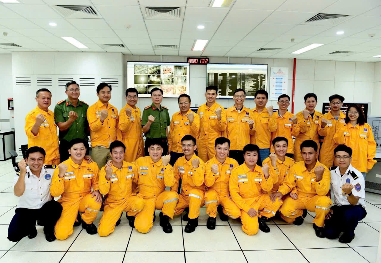Đội ngũ PV GAS Cà Mau phối hợp cùng cơ quan chức năng tại địa phương, quyết tâm hoàn thành trực Tết an toàn, hiệu quả Đội ngũ PV GAS Cà Mau phối hợp cùng cơ quan chức năng tại địa phương, quyết tâm hoàn thành trực Tết an toàn, hiệu quả
