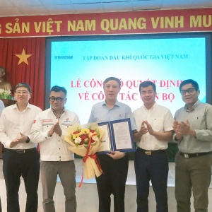 Trao quyết định bổ nhiệm Phó trưởng Ban QLDA Long Phú 1