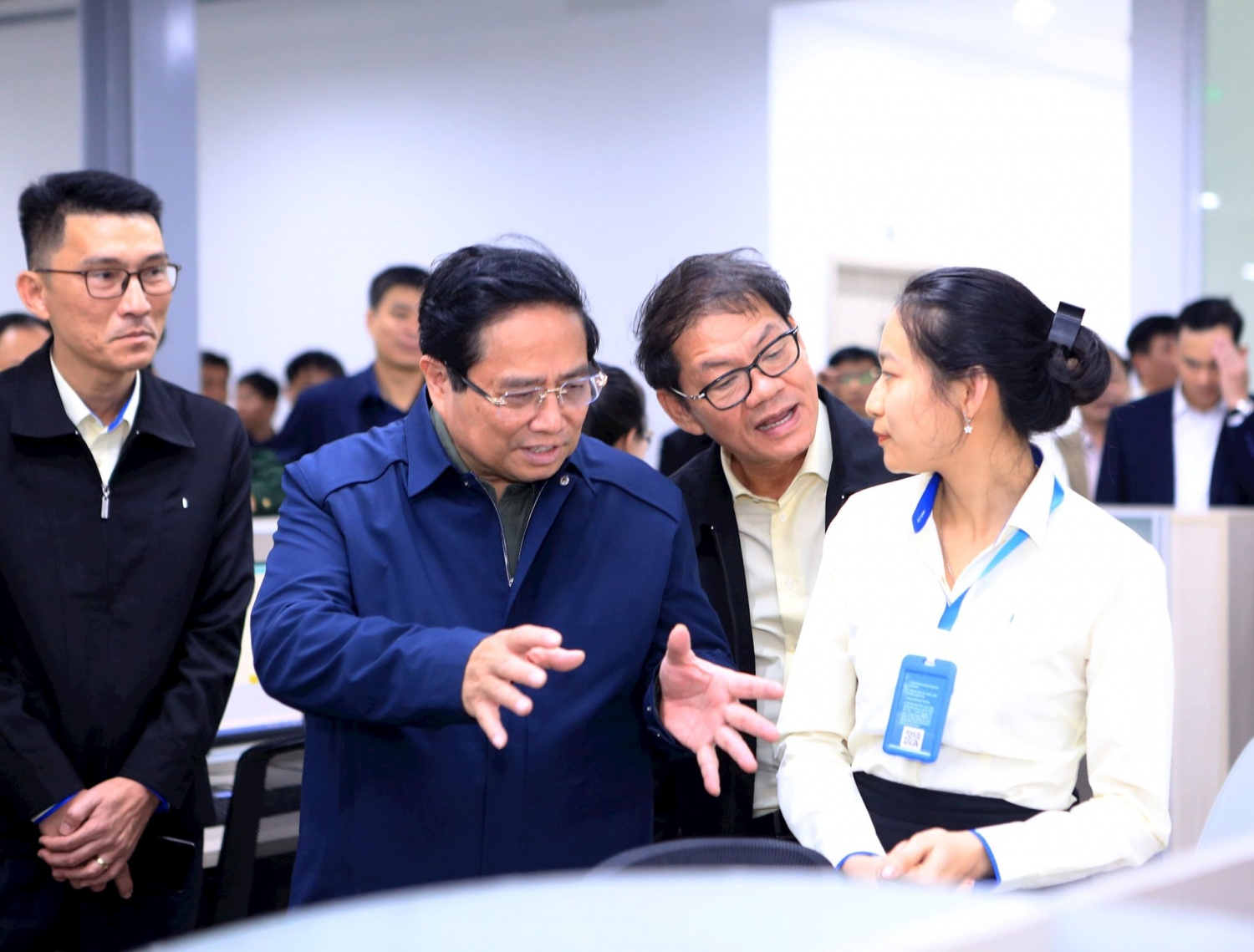 Thủ tướng Phạm Minh Chính đề nghị THACO nghiên cứu và phát triển việsản xuất toa tàu đường sắt tốc độ cao