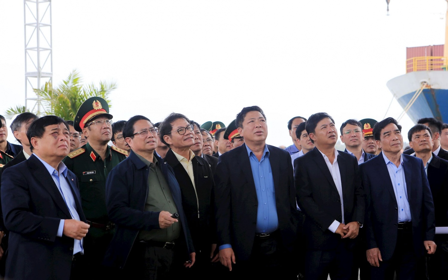 Thủ tướng Phạm Minh Chính đề nghị THACO nghiên cứu và phát triển việsản xuất toa tàu đường sắt tốc độ cao
