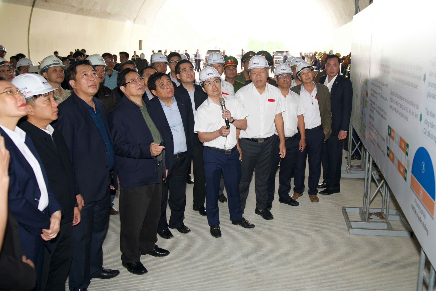 Thủ tướng Phạm Minh Chính và đoàn công tác khảo sát, kiểm tra tại cao tốc Quảng Ngãi - Hoài Nhơn..