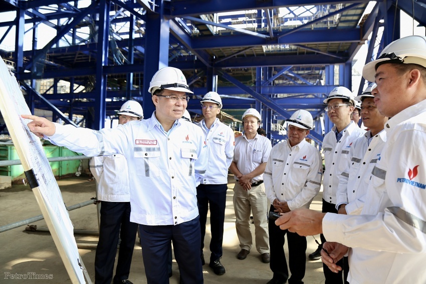 Lãnh đạo Petrovietnam và lãnh đạo các tỉnh kiểm tra công trường Dự án NMNĐ Long Phú 1. Lãnh đạo Petrovietnam và lãnh đạo các tỉnh kiểm tra công trường Dự án NMNĐ Long Phú 1.