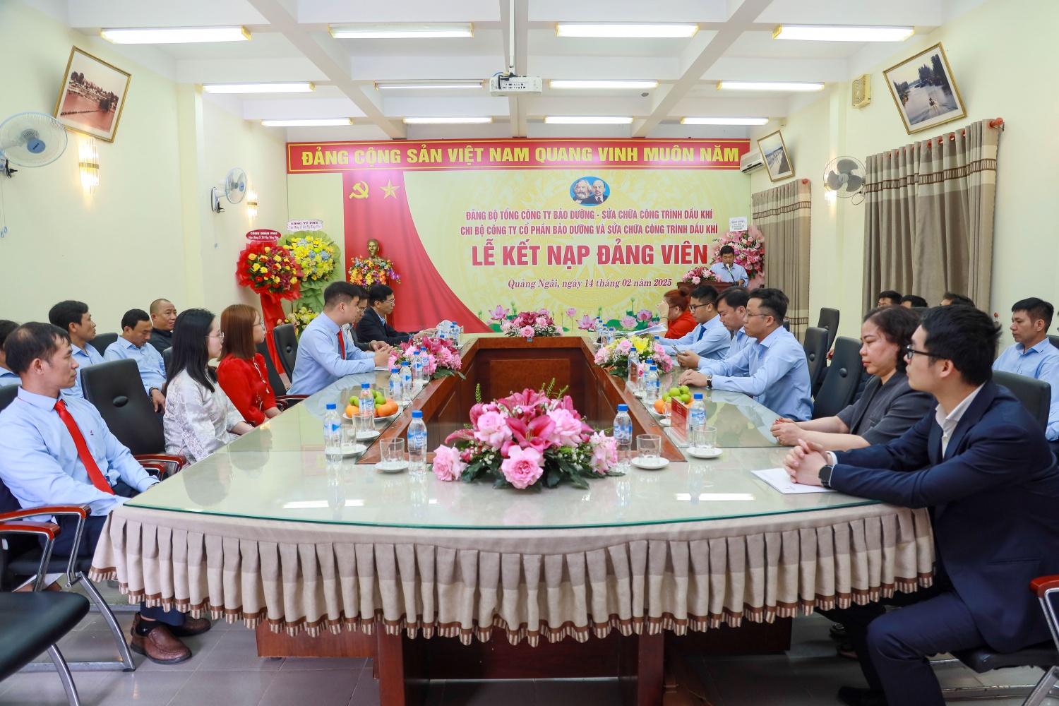 Quang cảnh Lễ kết nạp đảng viên mới của Chi bộ PMS.