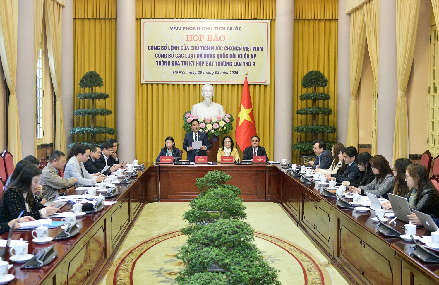 Công bố Lệnh của Chủ tịch nước về 3 luật vừa được Quốc hội thông qua Công bố Lệnh của Chủ tịch nước về 3 luật vừa được Quốc hội thông qua