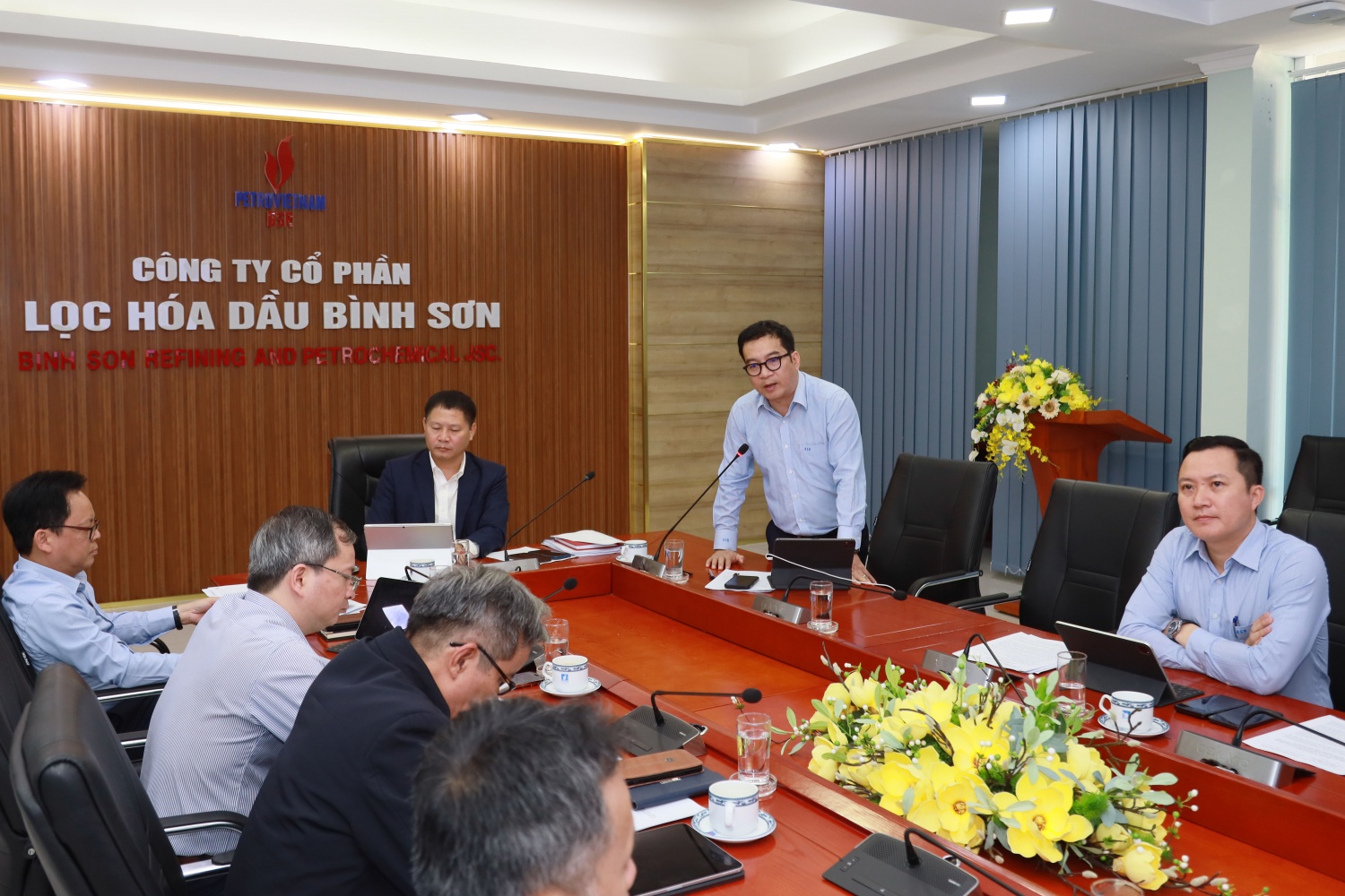 Đồng chí Nguyễn Việt Thắng - Phó Bí thư Đảng ủy, Tổng Giám đốc BSR phát biểu ý kiến về những lưu ý trong công tác chuẩn bị cho Đại hội Đảng các cấp sắp đến. Đồng chí Nguyễn Việt Thắng - Phó Bí thư Đảng ủy, Tổng Giám đốc BSR phát biểu ý kiến về những lưu ý trong công tác chuẩn bị cho Đại hội Đảng các cấp sắp đến.