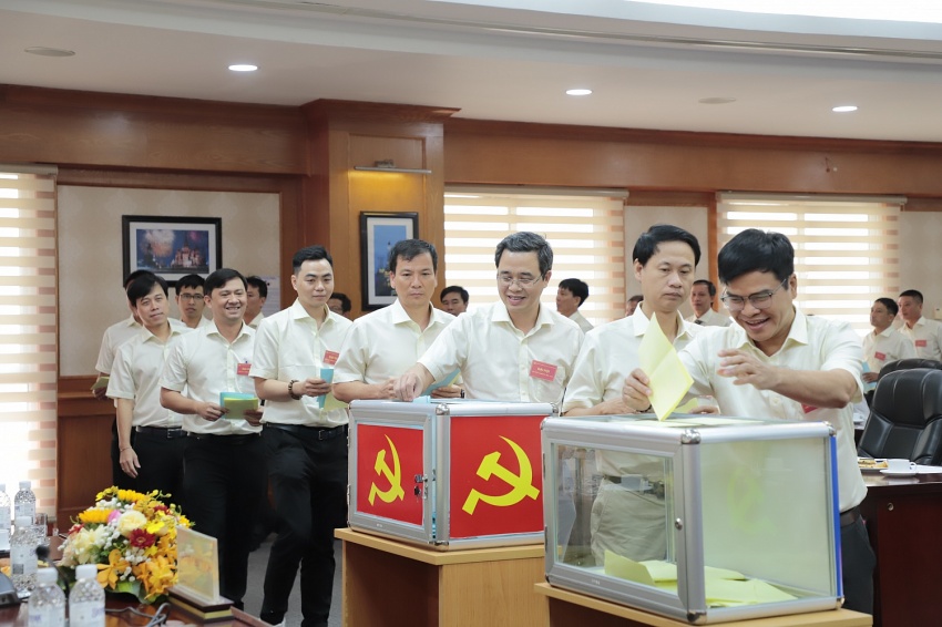 Đại hội điểm Đảng bộ XN Khí Vietsovpetro lần thứ VI thành công tốt đẹp Đảng bộ Xí nghiệp Khí quyết tâm hoàn thành mục tiêu vì sự phát triển bền vững của Vietsovpetro