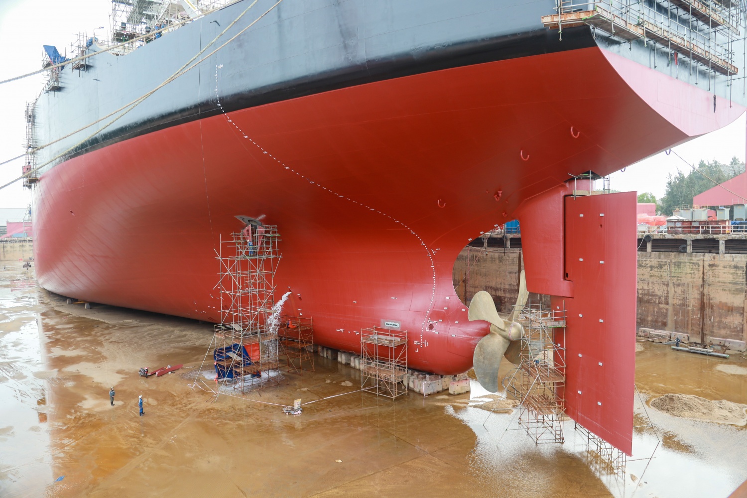 Tàu MT Cawthorne có kích thước ngang 60m, chiều dài 333m. Khi đặt tàu tại dock sửa chữa của DQS, MT Cawthorne chiếm hầu như toàn bộ diện tích. Tàu MT Cawthorne có kích thước ngang 60m, chiều dài 333m. Khi đặt tàu tại dock sửa chữa của DQS, MT Cawthorne chiếm hầu như toàn bộ diện tích.