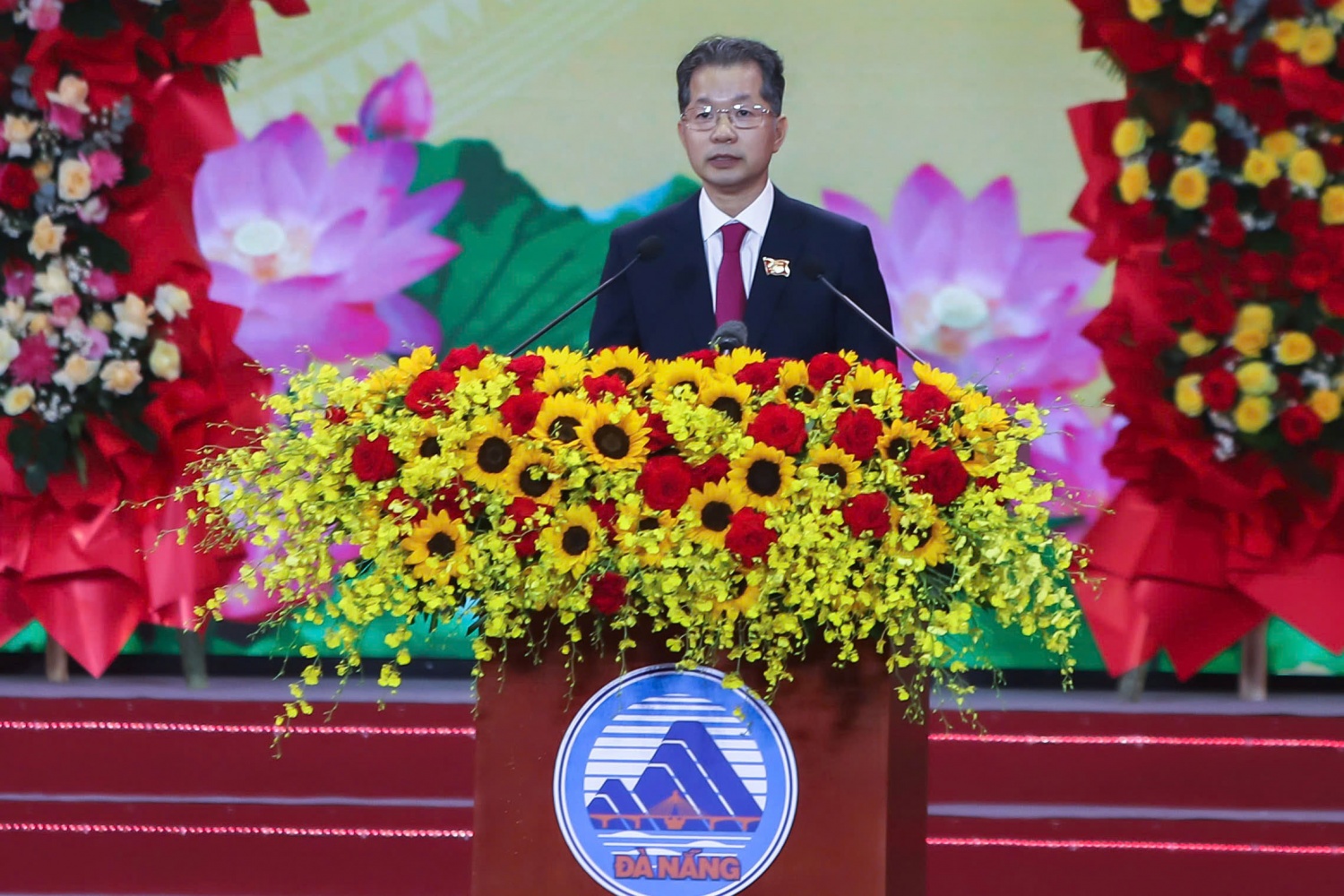 đồng chí Nguyễn Văn Quảng, Ủy viên Ban Chấp hành Trung ương Đảng, Bí thư Thành ủy, Trưởng Đoàn đại biểu Quốc hội TP Đà Nẵng phát biểu tại lễ kỷ niệm.