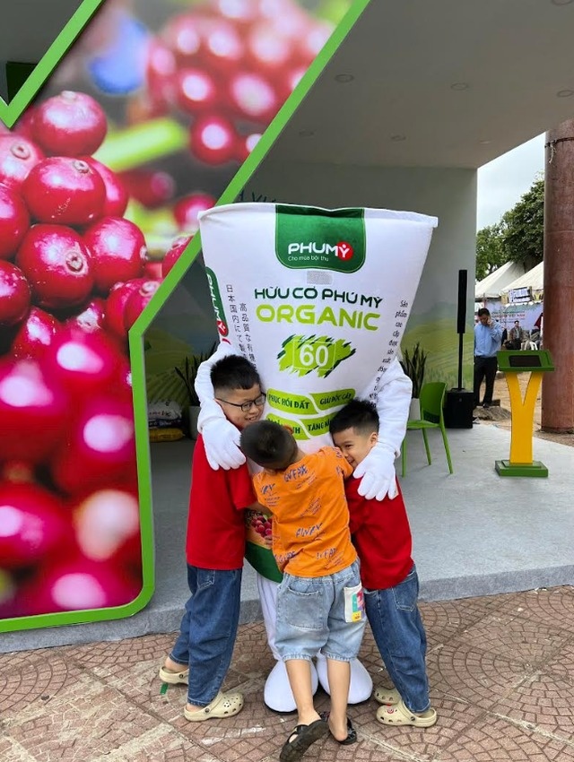 PVFCCo - Phú Mỹ tiếp tục được bình chọn là “Hàng Việt Nam chất lượng cao” 22 năm liên tiếp PVFCCo - Phú Mỹ tiếp tục được bình chọn là “Hàng Việt Nam chất lượng cao” năm thứ 22 liên tiếp