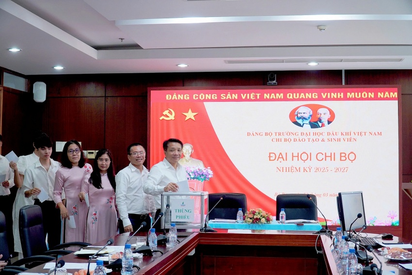 Đại hội Chi bộ Đào tạo và Sinh viên PVU: Định hướng phát triển cho nhiệm kỳ 2025-2027 Đại hội Chi bộ Đào tạo và Sinh viên PVU: Đẩy mạnh công tác nghiên cứu khoa học, đổi mới sáng tạo trong sinh viên