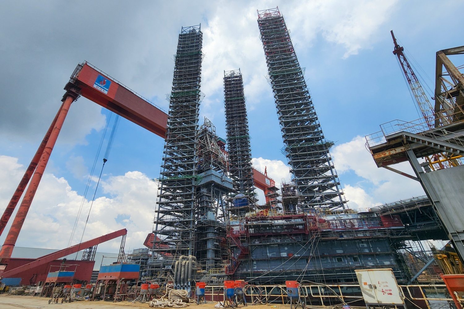 Tái khởi động nút giao thông kết nối KKT Dung Quất: Động lực phát triển cho BSR và DQS Tái khởi động nút giao thông kết nối KKT Dung Quất, nhiều thuận lợi với NMLD Dung Quất và DQS