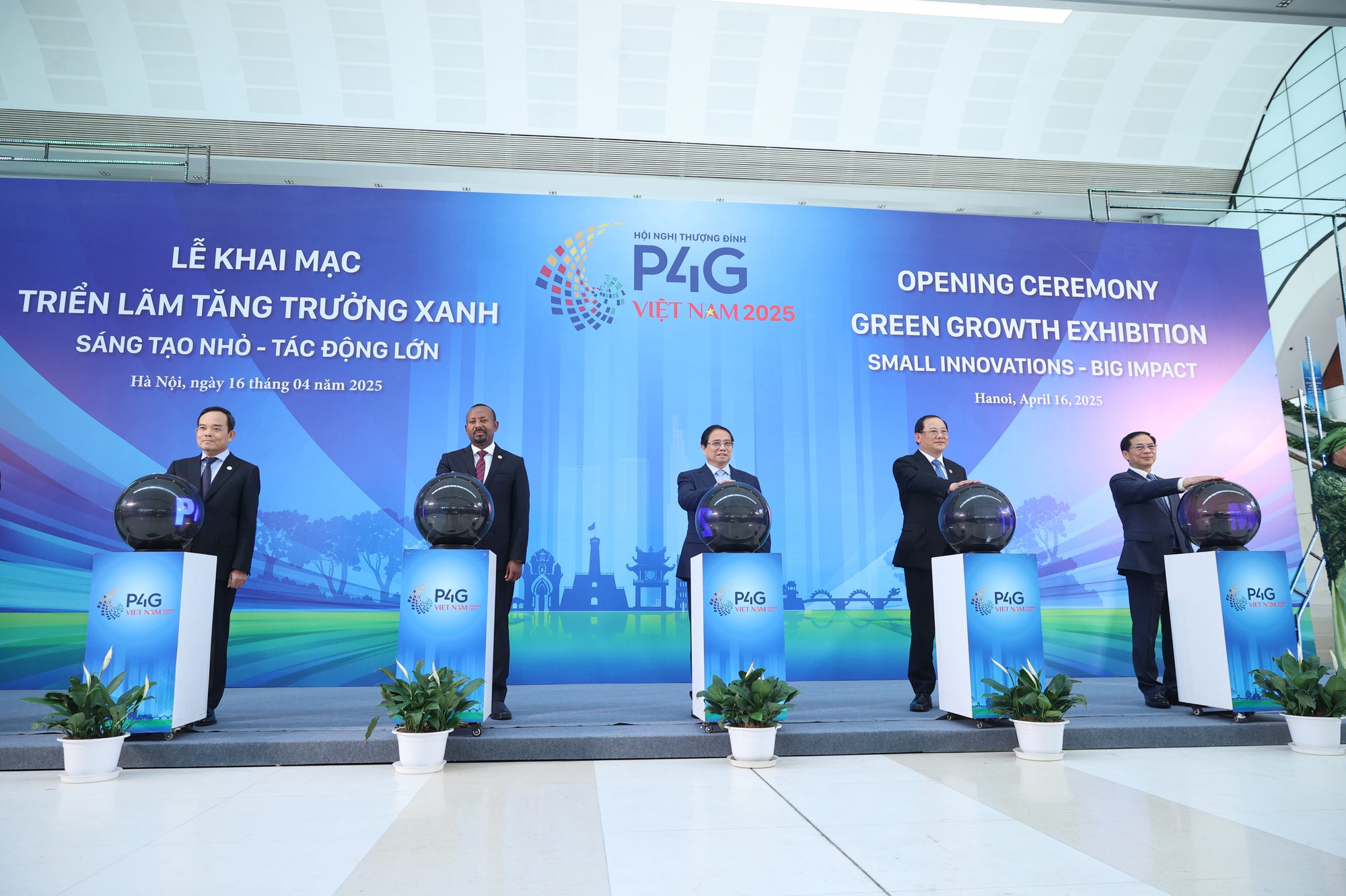 Thủ tướng: Chúng ta đang nắm trong tay trách nhiệm và sứ mệnh vẻ vang trước mối đe dọa lớn nhất với hành tinh- Ảnh 6.