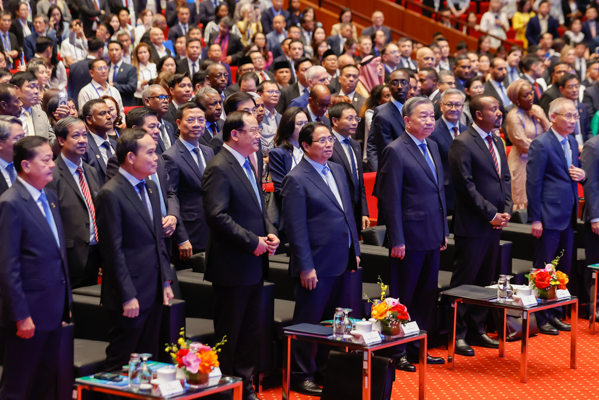 Thủ tướng: Chúng ta đang nắm trong tay trách nhiệm và sứ mệnh vẻ vang trước mối đe dọa lớn nhất với hành tinh- Ảnh 2.