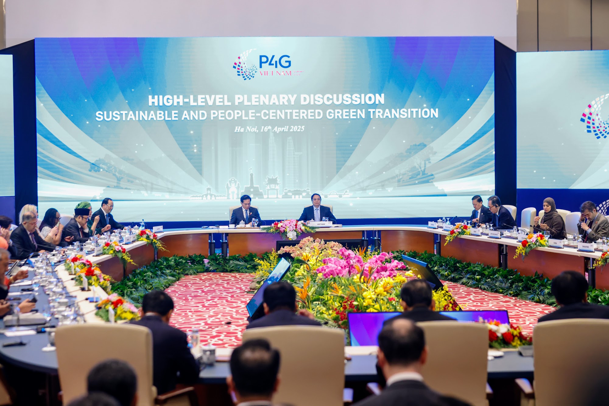 Thủ tướng: 3 kiến tạo để chuyển đổi xanh bền vững, lấy con người làm trung tâm- Ảnh 2.