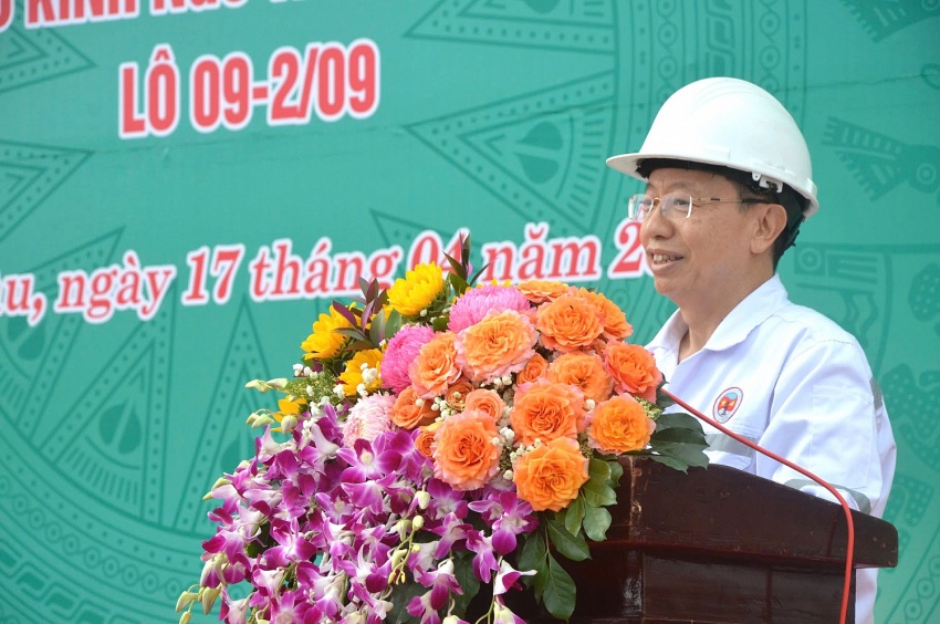 Gắn biển chào mừng Đại hội Đảng bộ Vietsovpetro XII tại Dự án mỏ Kình Ngư Trắng – Kình Ngư Trắng Nam Gắn biển chào mừng Đại hội Đảng bộ Vietsovpetro XII tại Dự án mỏ Kình Ngư Trắng – Kình Ngư Trắng Nam