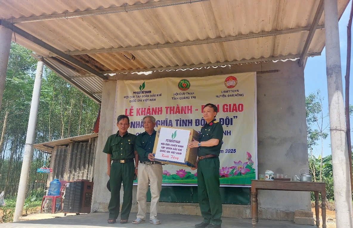 Hội CCB Petrovietnam trao nhà “Nghĩa tình đồng đội” cho cựu Thanh niên xung phong tỉnh Quảng Trị