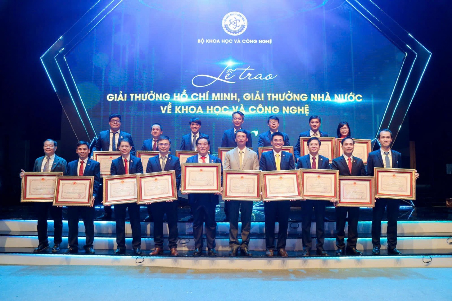 Khoa học công nghệ là động lực quan trọng, mang tính quyết định với sự phát triển của Petrovietnam Khoa học công nghệ là động lực quan trọng, mang tính quyết định với sự phát triển của Petrovietnam