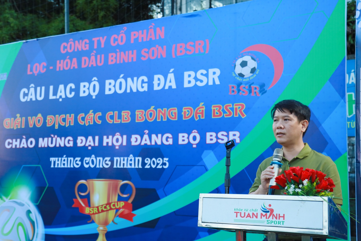 Ông Bùi Tá Vũ – Phó Chủ tịch Công đoàn BSR phát biểu tại lễ khai mạc.