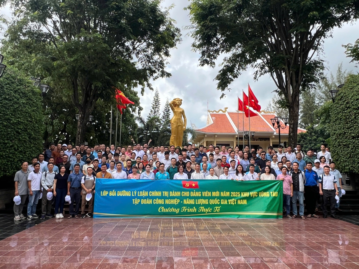 Hành trình về nguồn tại Nhà tưởng niệm và Tượng đài nữ Anh hùng Liệt sĩ Võ Thị Sáu Hành trình về nguồn tại Nhà tưởng niệm và Tượng đài nữ Anh hùng Liệt sĩ Võ Thị Sáu