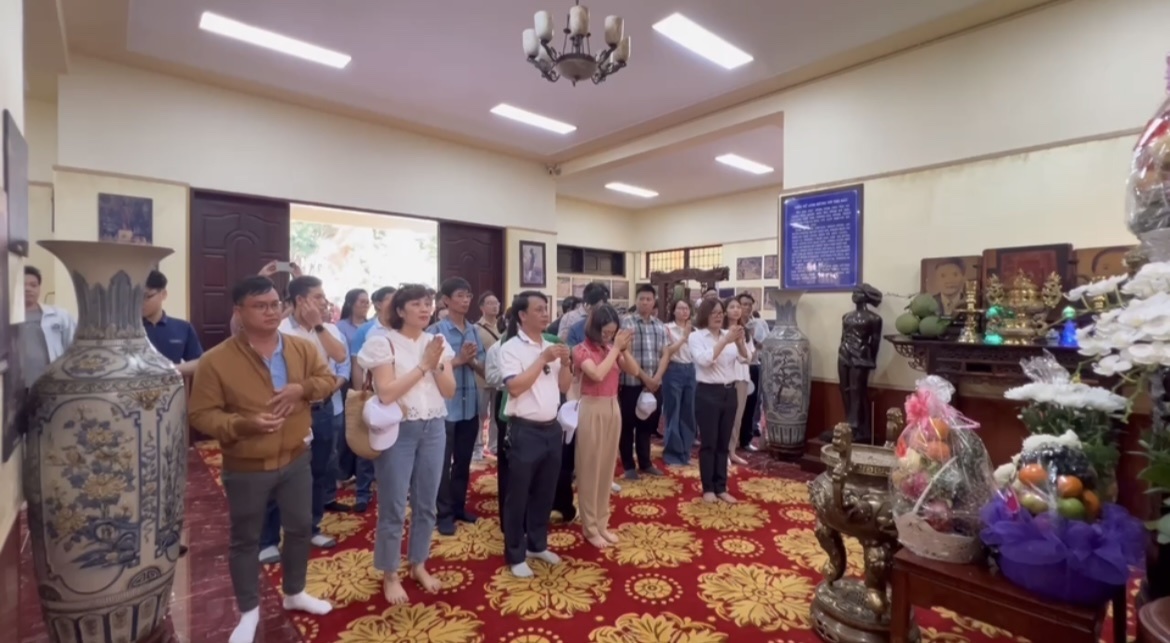 Hành trình về nguồn tại Nhà tưởng niệm và Tượng đài Nữ Anh hùng Liệt sĩ Võ Thị Sáu Hành trình về nguồn tại Nhà tưởng niệm và Tượng đài Nữ Anh hùng Liệt sĩ Võ Thị Sáu