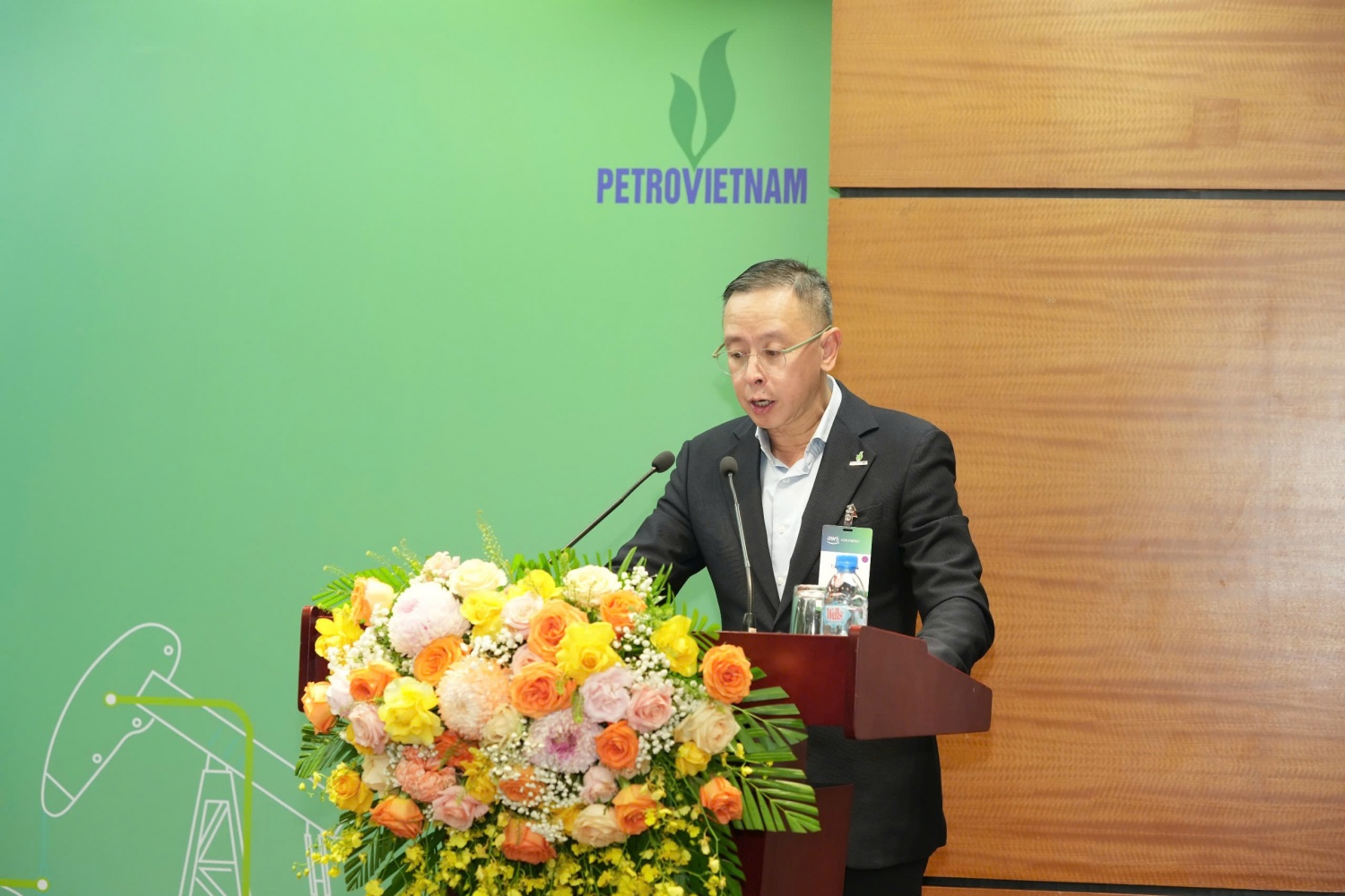 ông Trần Bình Minh, Thành viên Hội Đồng Thành viên Petrovietnam phát biểu tại hội thảo Nâng cao vai trò của công nghệ số trong hành trình thúc đẩy nền công nghiệp - năng lượng xanh