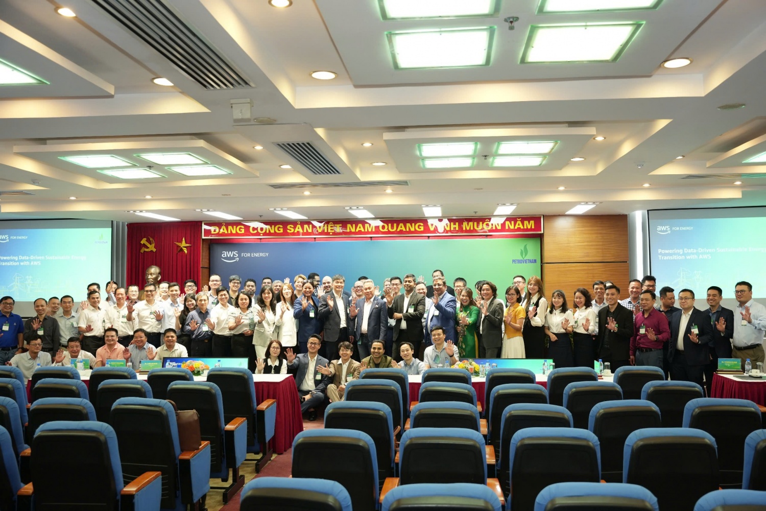 Nâng cao vai trò của công nghệ số trong hành trình thúc đẩy nền công nghiệp - năng lượng xanh Nâng cao vai trò của công nghệ số trong hành trình thúc đẩy nền công nghiệp - năng lượng xanh