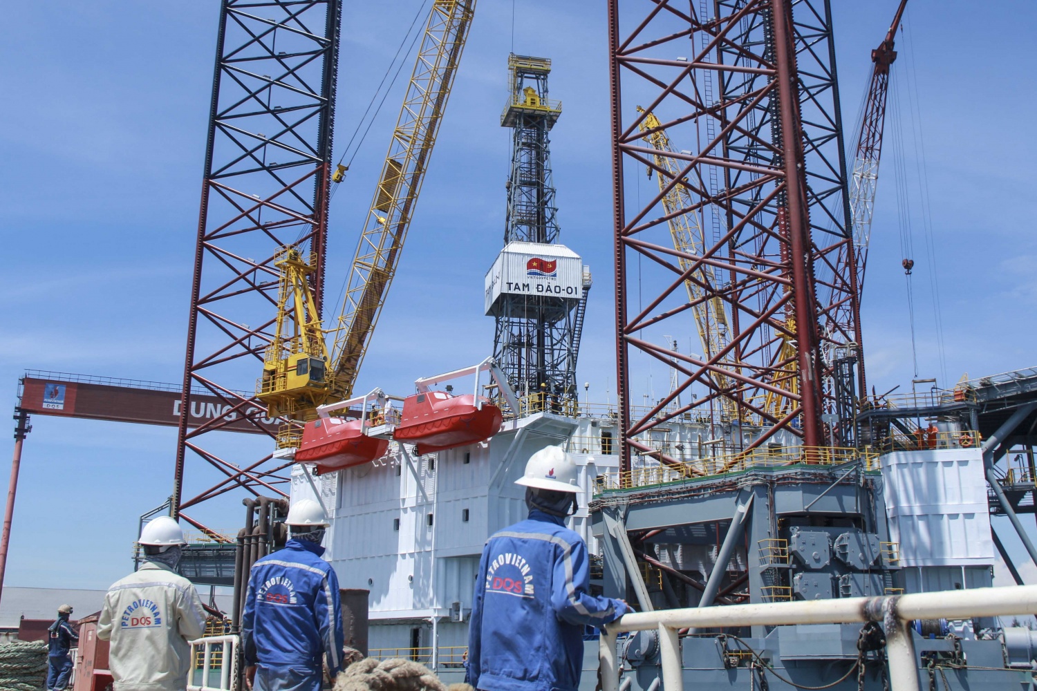 Giàn khoan Tam Đảo 01 được thiết kế với chiều dài là 64,2m, chiều rộng 68m, chiều cao thân 8m, khoan với độ sâu của giếng khoan là 6.000m. Giàn khoan Tam Đảo 01 được thiết kế với chiều dài là 64,2m, chiều rộng 68m, chiều cao thân 8m, khoan với độ sâu của giếng khoan là 6.000m.