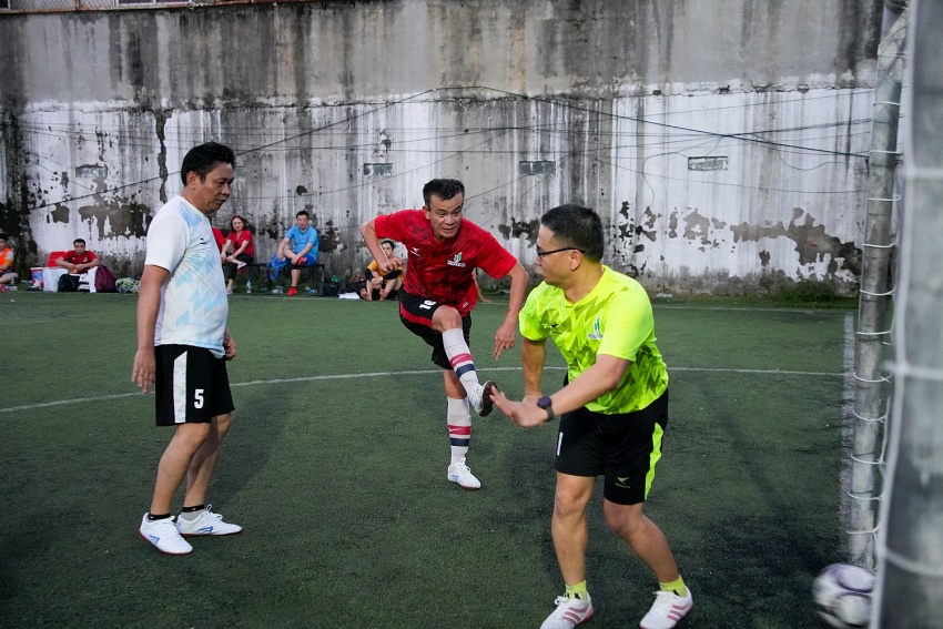 Sôi động Giải giao hữu bóng đá chào mừng thành công Đại hội Đại biểu Đảng bộ BMQL&ĐH Petrovietnam lần thứ IV nhiệm kỳ 2025 - 2030