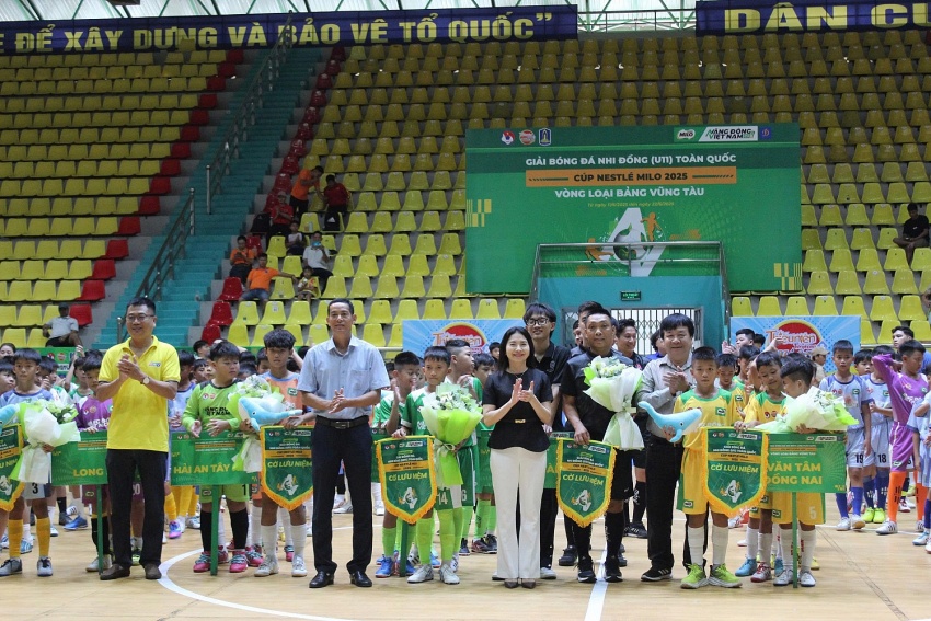 Khai mạc Giải U11, U13 Toàn quốc: Gần 300 cầu thủ tranh tài sôi nổi tại Bà Rịa - Vũng Tàu Khai mạc Giải bóng đá U11, U13 toàn quốc: Gần 300 cầu thủ tranh tài sôi nổi tại Bà Rịa - Vũng Tàu