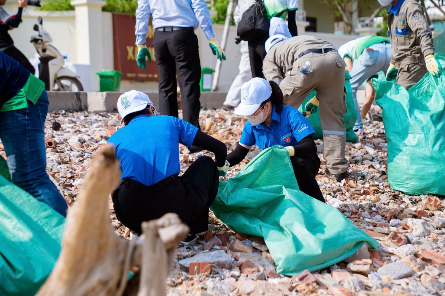 PTSC Thanh Hóa tham gia Chiến dịch Làm sạch biển 2025 – Hưởng ứng sáng kiến “Nghi Sơn xanh” PTSC Thanh Hóa tham gia Chiến dịch Làm sạch biển 2025 - Hưởng ứng sáng kiến “Nghi Sơn Xanh”
