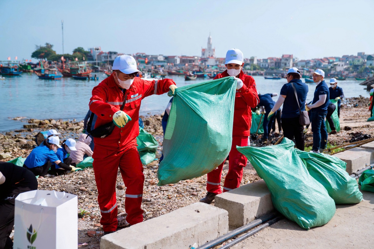 PTSC Thanh Hóa tham gia Chiến dịch Làm sạch biển 2025 – Hưởng ứng sáng kiến “Nghi Sơn xanh” PTSC Thanh Hóa tham gia Chiến dịch Làm sạch biển 2025 - Hưởng ứng sáng kiến “Nghi Sơn Xanh”