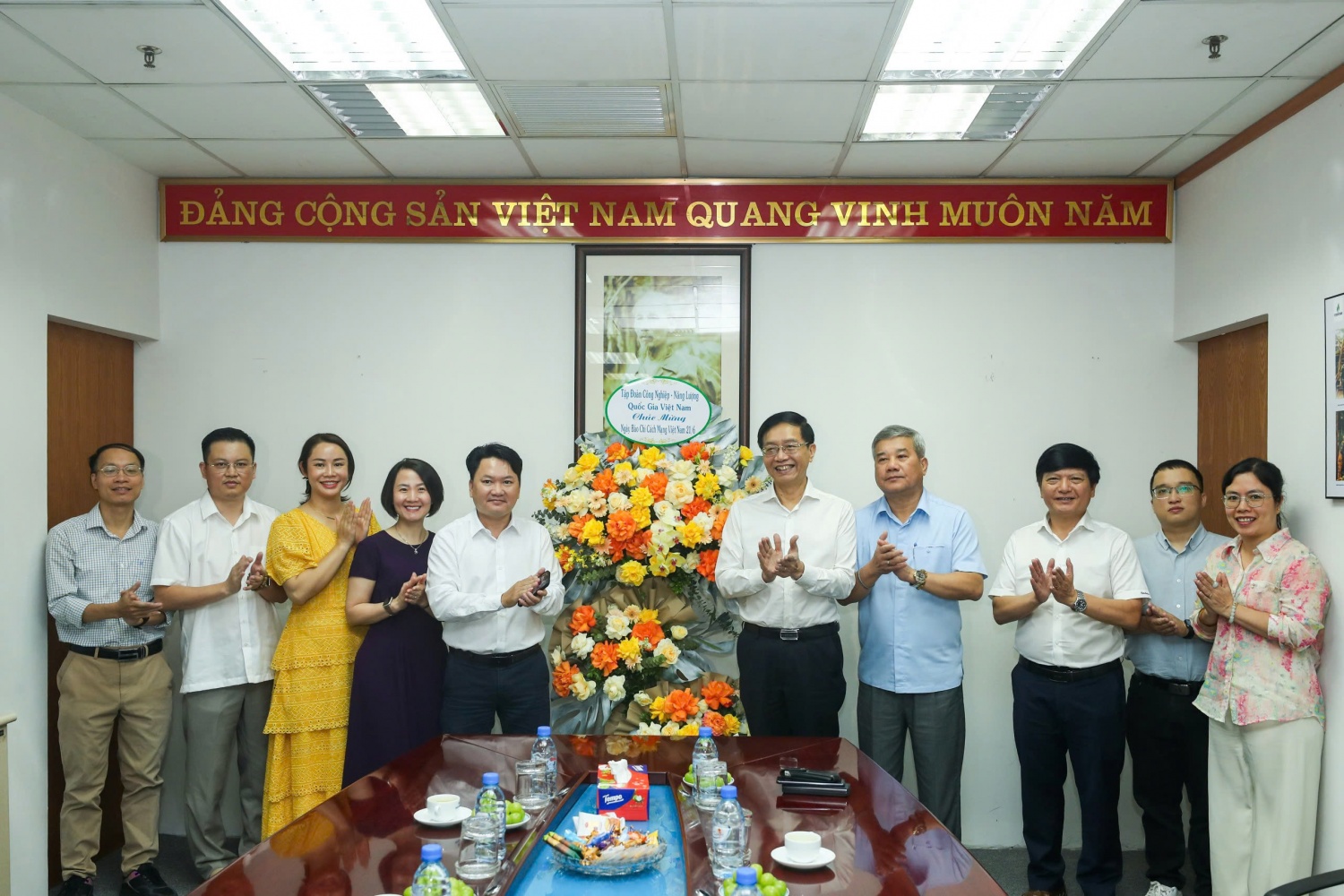 Lãnh đạo Petrovietnam chúc mừng Tạp chí Năng lượng Mới - PetroTimes và Tạp chí Dầu khí Lãnh đạo Petrovietnam chúc mừng Tạp chí Năng lượng Mới - PetroTimes và Tạp chí Dầu khí