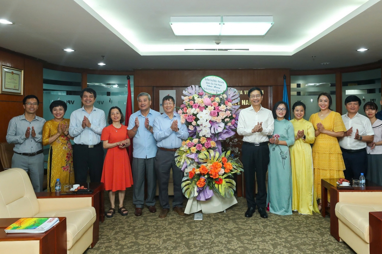 Lãnh đạo Petrovietnam chúc mừng Tạp chí Năng lượng Mới - PetroTimes và Tạp chí Dầu khí Lãnh đạo Petrovietnam chúc mừng Tạp chí Năng lượng Mới - PetroTimes và Tạp chí Dầu khí