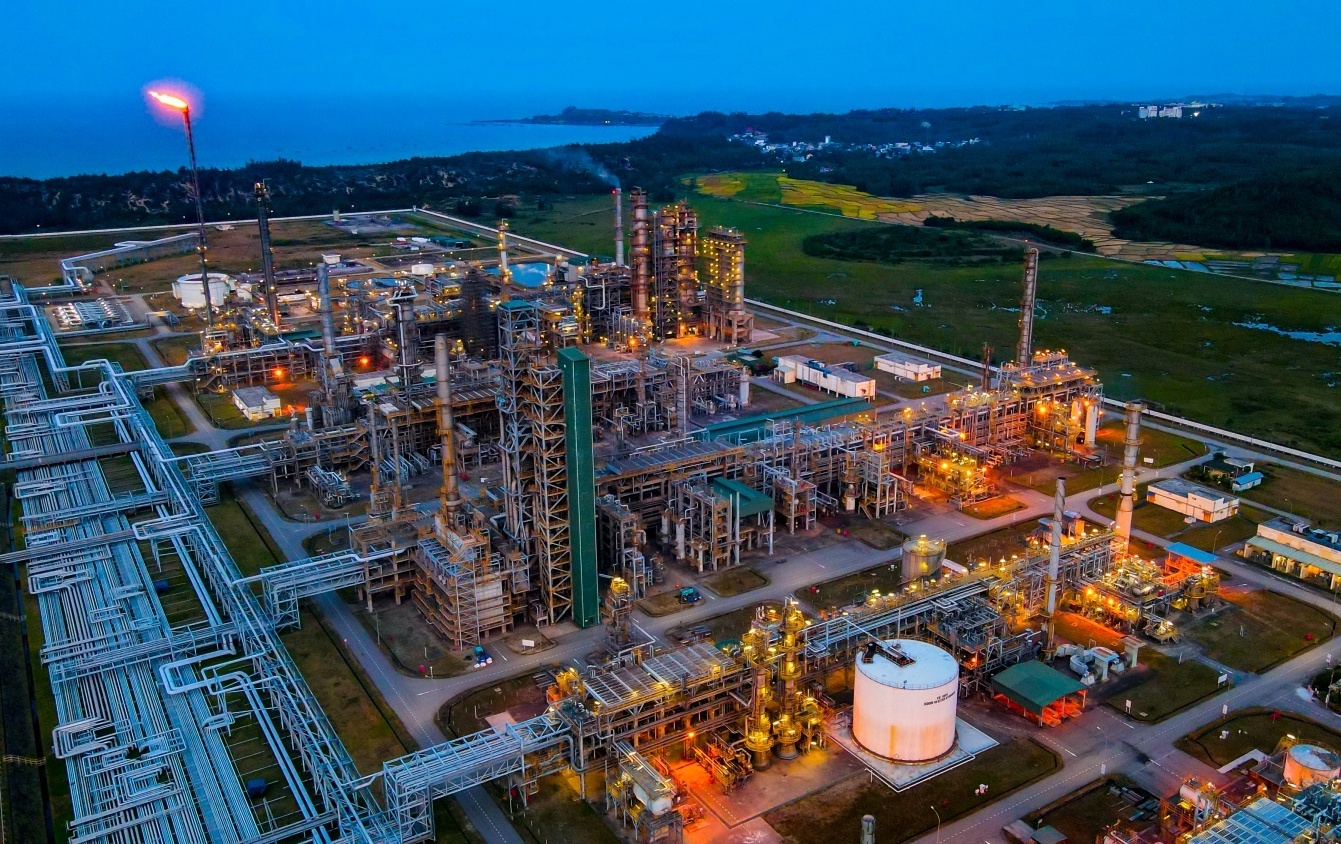 Tác phẩm Thơ “Có một Petrovietnam rực sáng ở miền Trung”