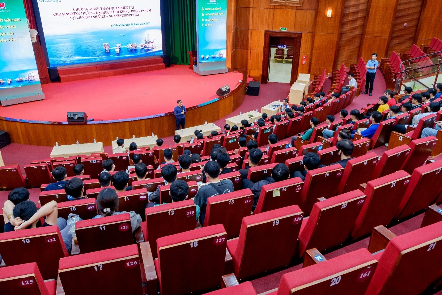 Đoàn sinh viên Trường Đại học Bách khoa - Đại học Quốc gia TP HCM tham quan thực tế tại Vietsovpetro Đoàn sinh viên Trường Đại học Bách khoa - Đại học Quốc gia TP HCM tham quan thực tế tại Vietsovpetro