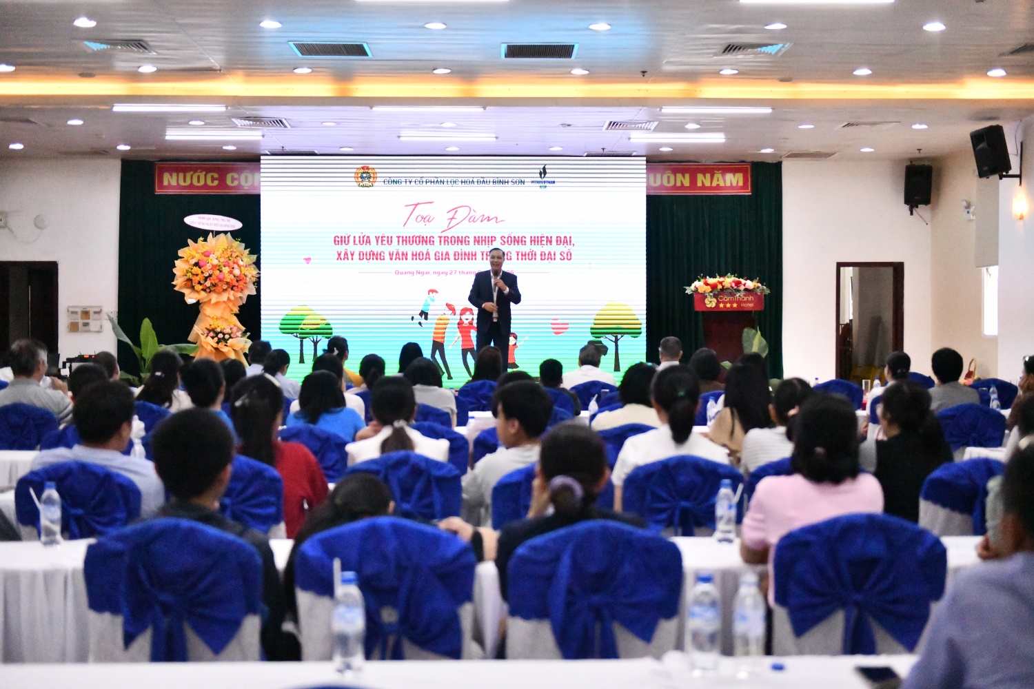 Tiến sĩ Phan Trung Phương trao đổi về các yếu tố cốt lõi để duy trì hạnh phúc và xây dựng văn hóa gia đình trong thời đại số Tiến sĩ Phan Trung Phương trao đổi về các yếu tố cốt lõi để duy trì hạnh phúc và xây dựng văn hóa gia đình trong thời đại số