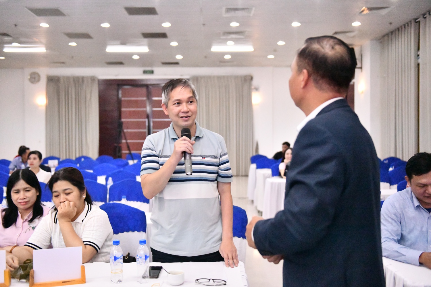 Người lao động BSR tích cực tham gia các phần thảo luận, chia sẻ quan điểm về hạnh phúc gia đình và kết nối thế hệ. Người lao động BSR tích cực tham gia các phần thảo luận, chia sẻ quan điểm về hạnh phúc gia đình và kết nối thế hệ.