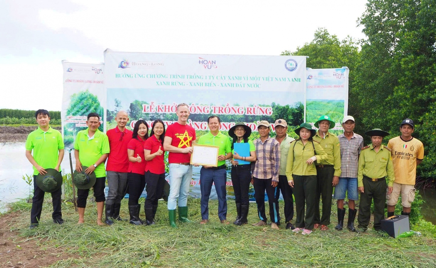 HL-HV JOCs tiếp tục triển khai hoạt động trồng cây và an sinh xã hội tại Cà Mau HL-HV JOCs tiếp tục triển khai hoạt động trồng cây và an sinh xã hội tại Cà Mau