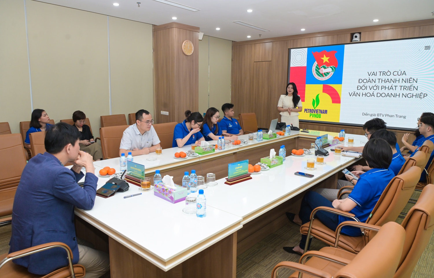 Đoàn Thanh niên PVNDB – Cánh tay nối dài của Chi bộ trong công tác xây dựng Đảng Đoàn Thanh niên PVNDB – Cánh tay nối dài của Chi bộ trong công tác xây dựng Đảng