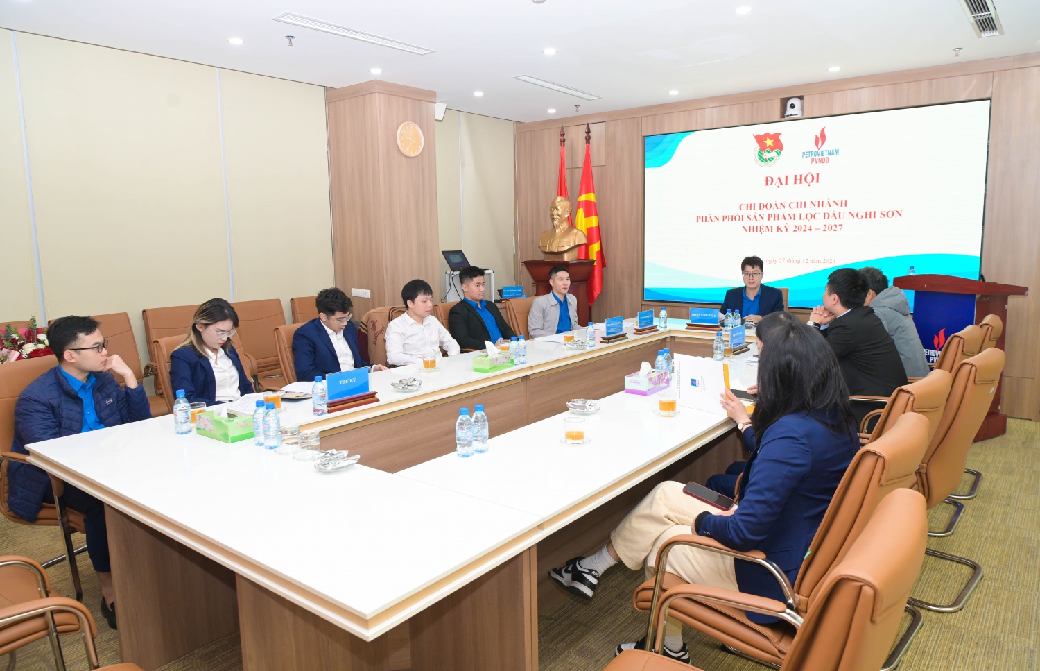 Đoàn Thanh niên PVNDB – Cánh tay nối dài của Chi bộ trong công tác xây dựng Đảng Đoàn Thanh niên PVNDB – Cánh tay nối dài của Chi bộ trong công tác xây dựng Đảng