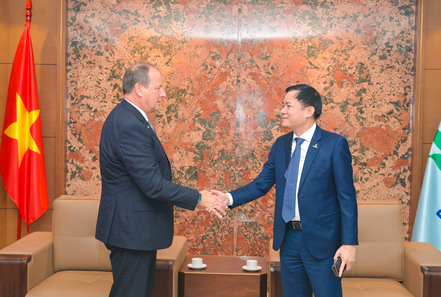  Tổng Giám đốc Petrovietnam Lê Ngọc Sơn tiếp đón ông Thomas Mitchell Little, Chủ tịch kiêm Giám đốc điều hành Công ty Jadestone Energy (JSE) đến làm việc tại Petrovietnam