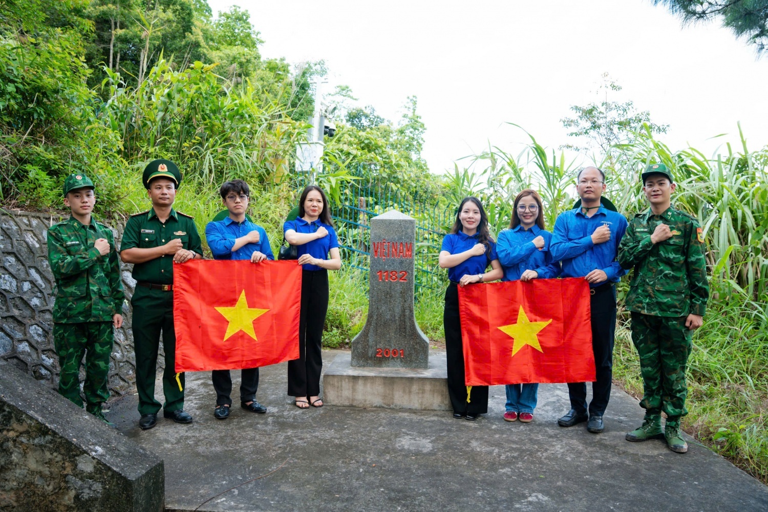 Không khí chào mừng Đại hội Đảng bộ Tập đoàn Công nghiệp - Năng lượng Quốc gia Việt Nam lần thứ IV, nhiệm kỳ 2025-2030 Không khí chào mừng Đại hội Đảng bộ Tập đoàn Công nghiệp - Năng lượng Quốc gia Việt Nam lần thứ IV, nhiệm kỳ 2025-2030