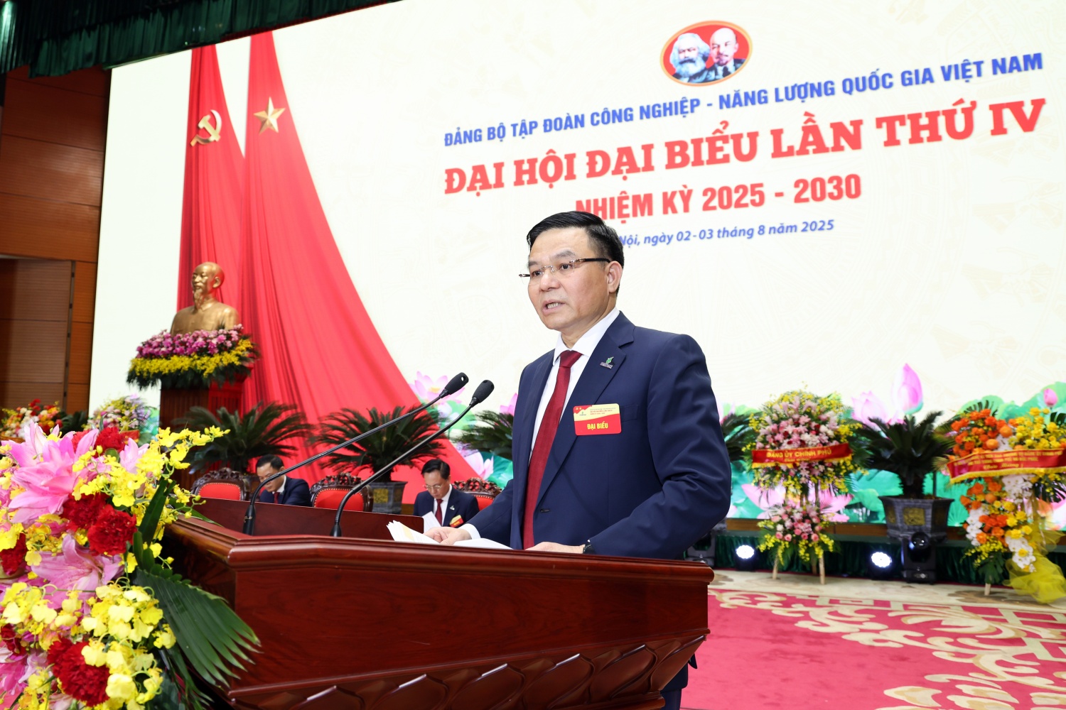Phát triển Tập đoàn có tiềm lực mạnh, quản trị hiện đại, năng lực cạnh tranh cao, tiên phong trong chuyển dịch năng lượng và tăng trưởng xanh bền vững